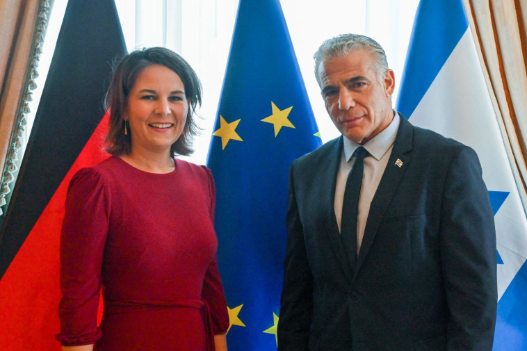 יאיר לפיד ואנלינה ברבוק