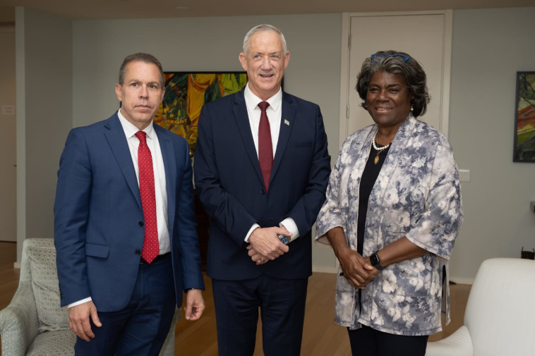 שר הביטחון בני גנץ וגלעד ארדן