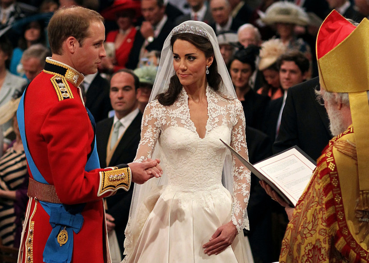 קייט מידלטון במעמד טקס הנישואים לנסיך ויליאם, עונדת את Tiara Cartier Halo על ראשה (צילום: רויטרס)