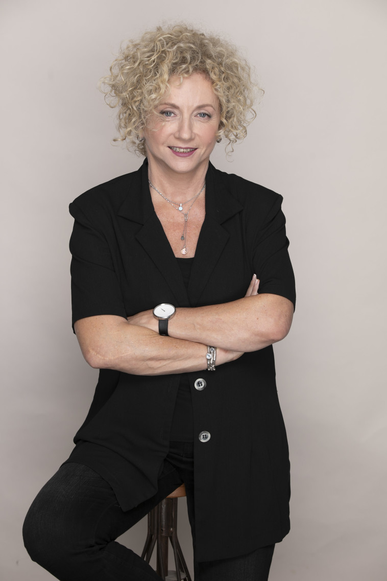 לנה קריינדלין, מנכלית תיאטרון גשר