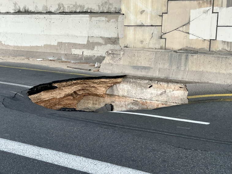 בולען בדרך השלום