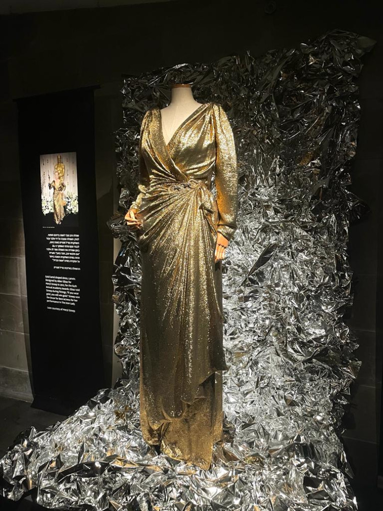 שמלת הזהב שלבשה השחקנית מריל סטריפ בטקס האוסקר 2012, בעיצובו של אלבר אלבז