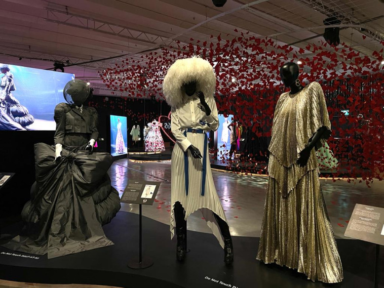 עיצובי בתי האופנה בהשראת אלבר אלבז