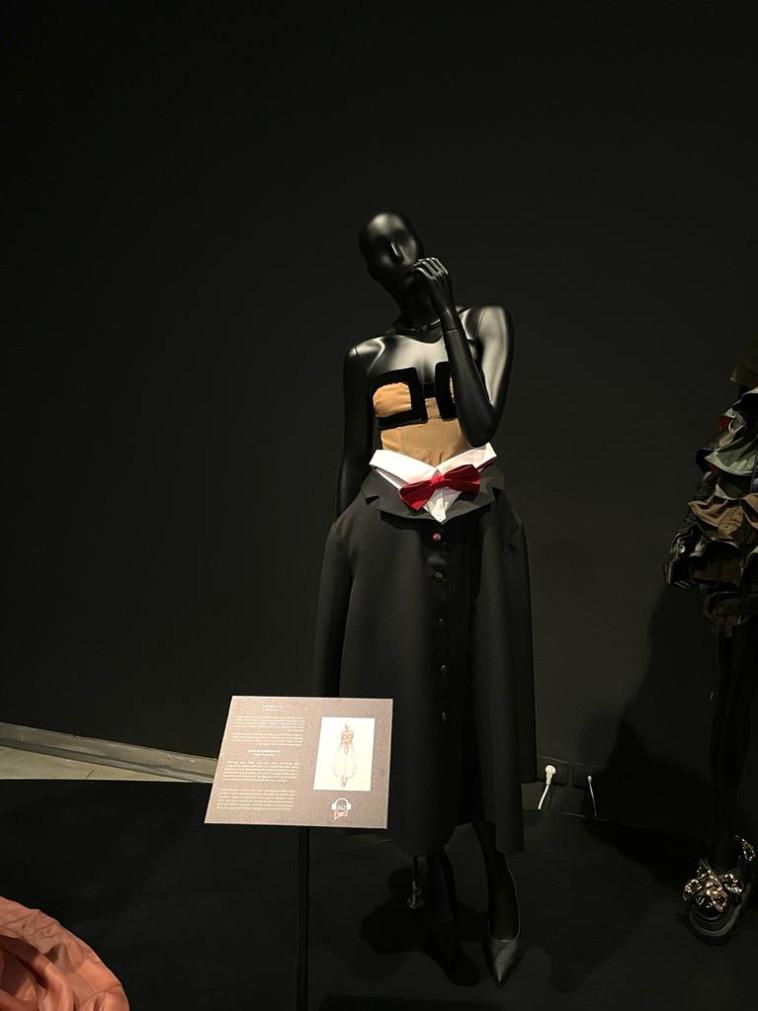 המעצבת היהודיה רוזי אסולין במחווה לאלבר אלבז