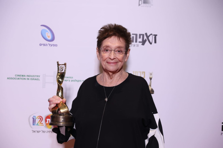 לינה צ'פלין