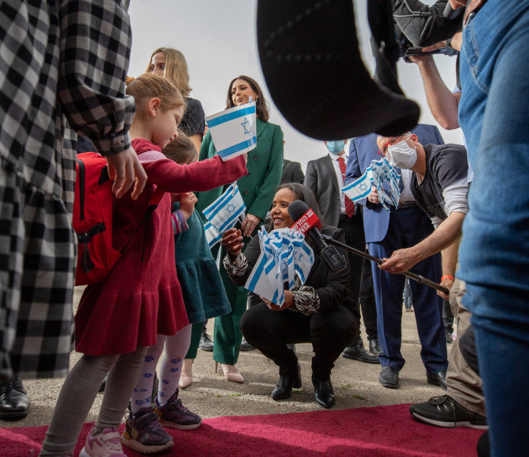 פנינה תמנו שטה עם העולים החדשים 