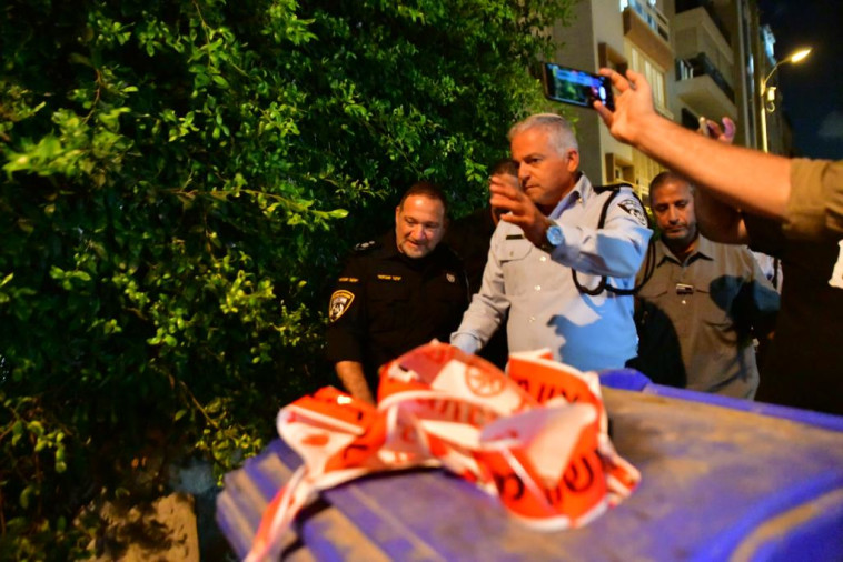 מפכ''ל המשטרה קובי שבתאי מגיע לזירת הפיגוע בחולון (צילום: אבשלום ששוני)
