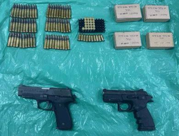 אמצעי הלחימה שנתפסו במסגרת חקירת פיגוע הירי סמוך לעינאבוס