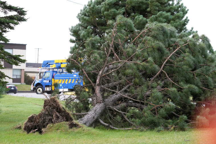 הוריקן ''פיונה'' מכה בקנדה 