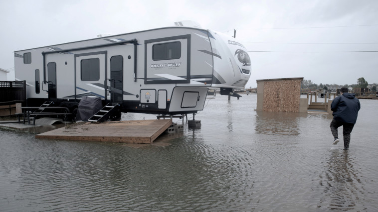 הוריקן ''פיונה'' מכה בקנדה 