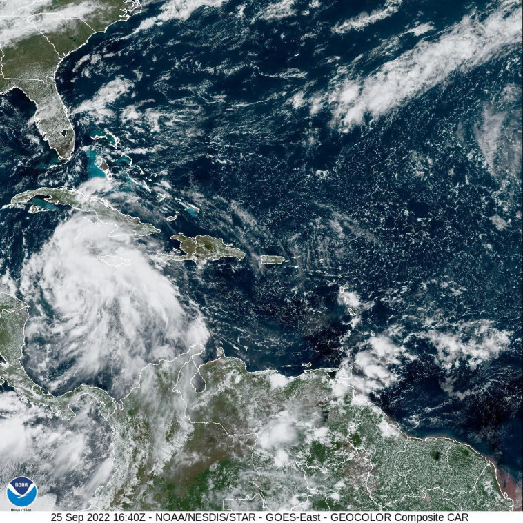 הוריקן ''איאן'' (צילום: (NOAA)/Handout via REUTERS)