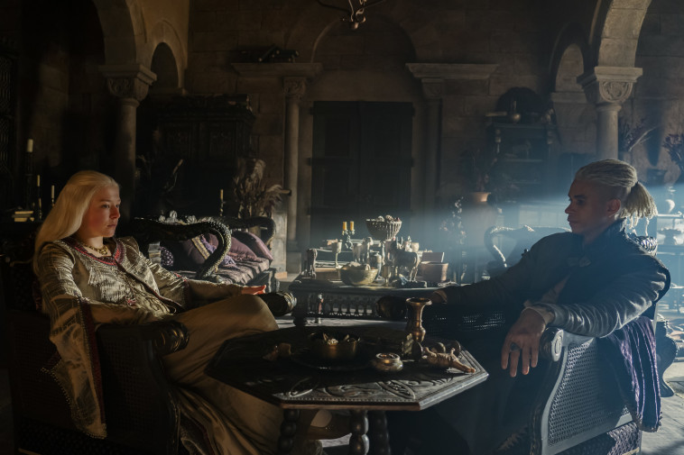 ראיניריה טארגריין וליינור ואלריון, מתוך ''בית הדרקון'' (צילום: Ollie Upton/HBO, באדיבות yes)
