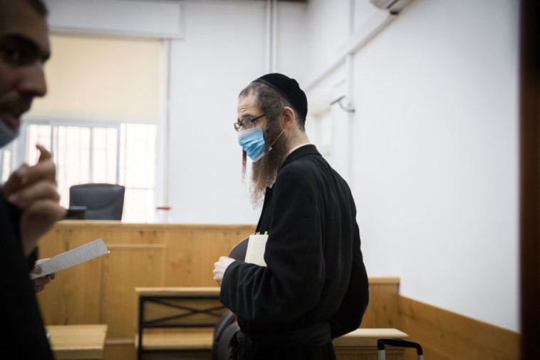 חבר בכת לב טהור בבית המשפט בירושלים (צילום: יונתן זינדל, פלאש 90)
