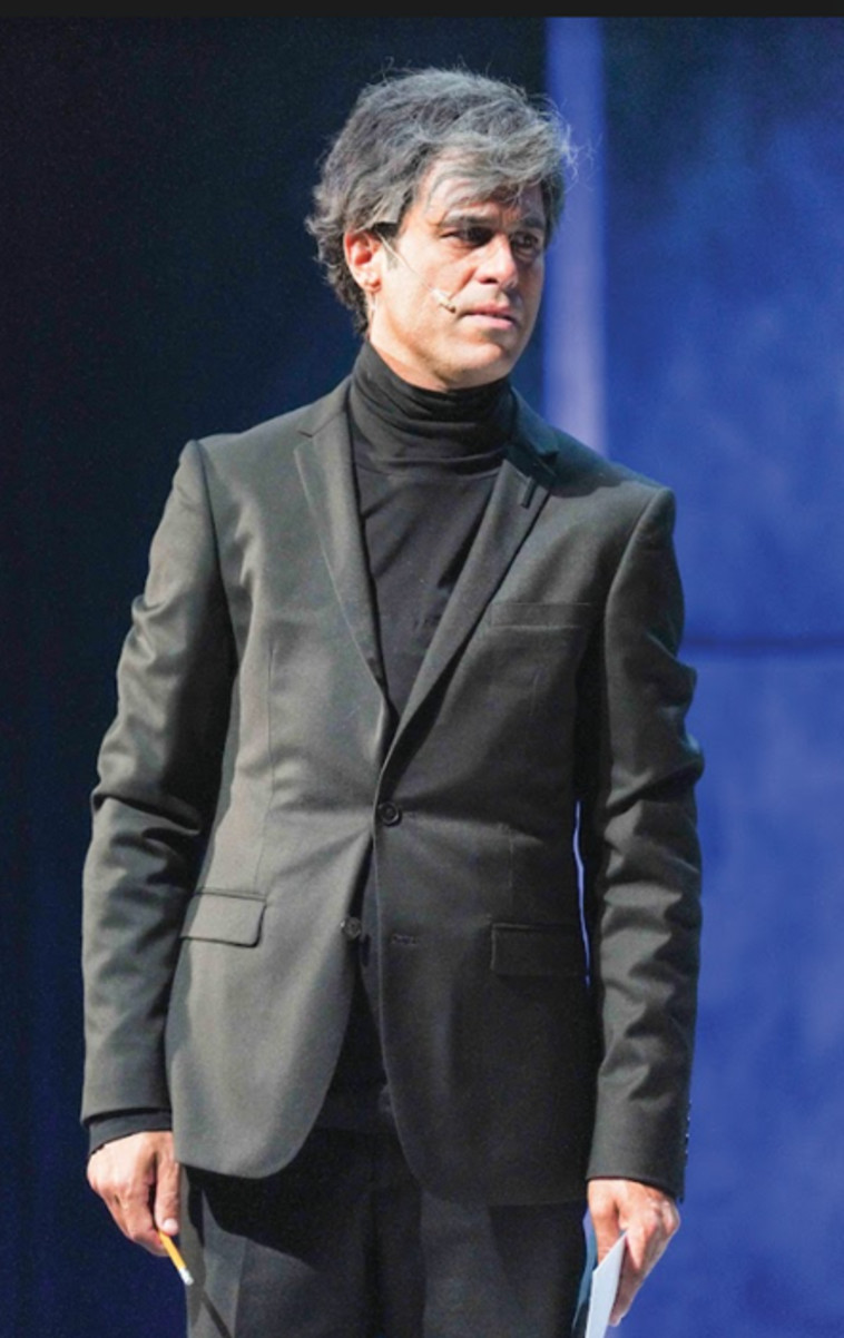 טל מוסרי בהצגה ''אידה''