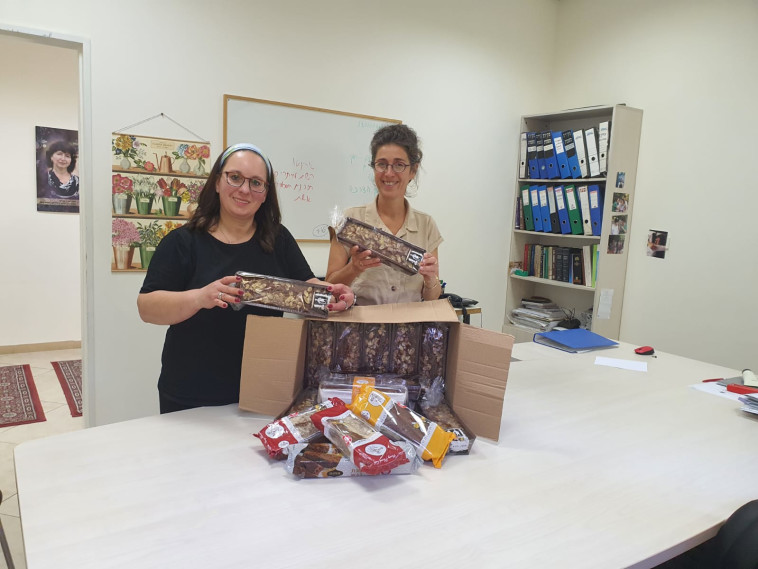 ''אופות להן חופש''