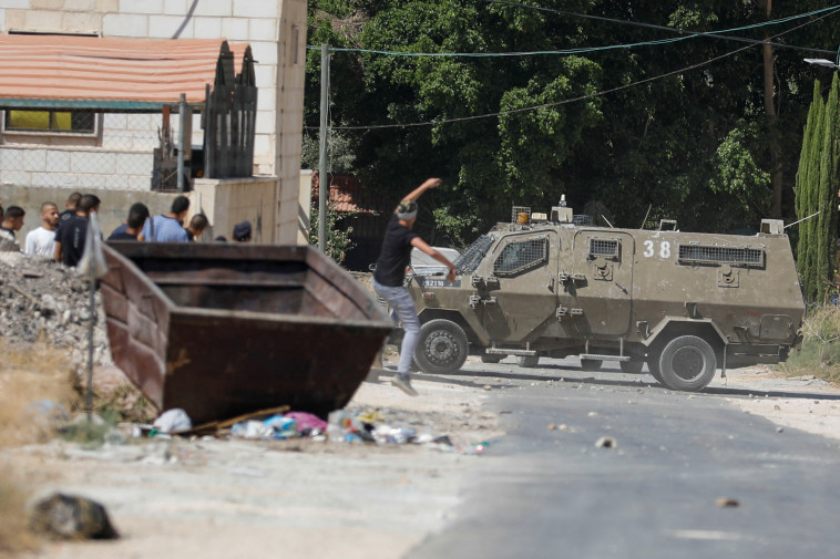 כוחות צה''ל ומחבלים בג'נין (צילום: REUTERS/Raneen Sawafta)