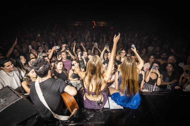 קהל שכולו מורכב מנשים, גברים, ילדים, הורים, משפחות. הכרקוקליות בבארבי