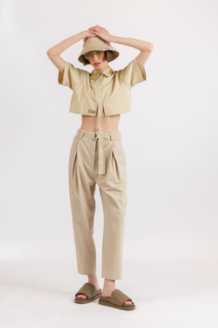 מירית רודריג - חולצה 949 שקל, מכנסיים 659 שקל