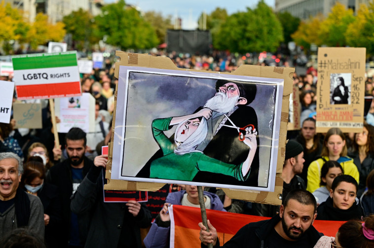 המחאה נגד המשטר באיראן (צילום: John MACDOUGALL / AFP)