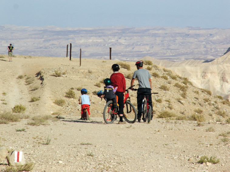 טיול אופניים בשדה צין 