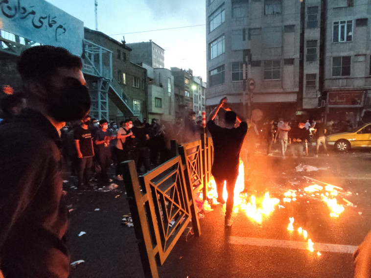 מחאת החיג'אב באיראן (צילום: WANA (West Asia News Agency) via REUTERS)