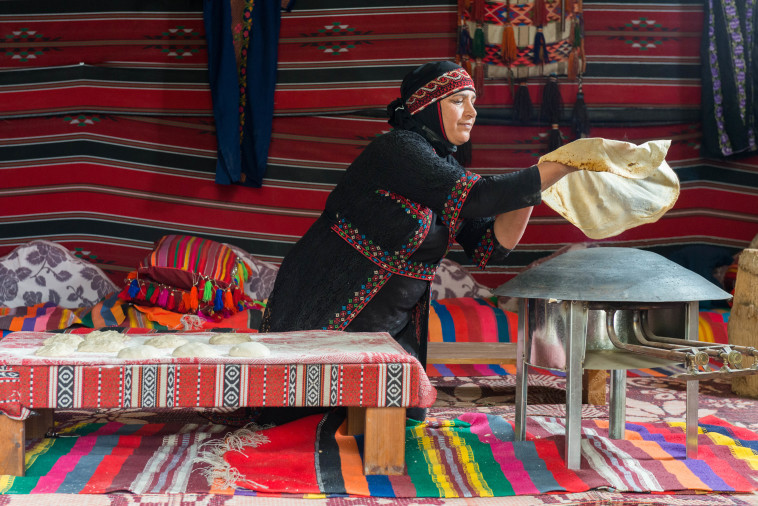 חנאן אלגבור באוהל הבדואי בפסטיבל הקפה ברהט סוכות 2022