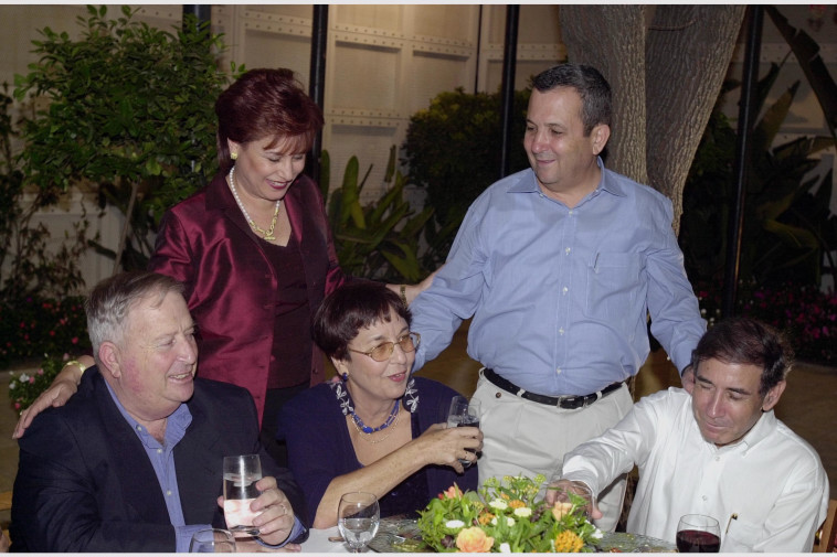 אברהם (בייגה) ותמה שוחט עם אהוד ונאוה ברק