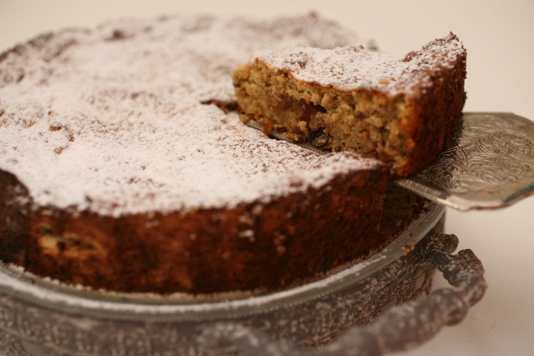 עוגת תמרים (צילום: פסקל פרץ-רובין)