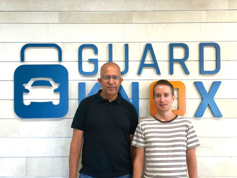 קיריל זץ (מימין) עם ניסים דנגור