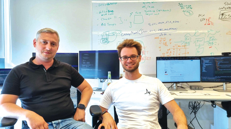 ויטלי פניוחין (מימין) עם מישה ורשינין