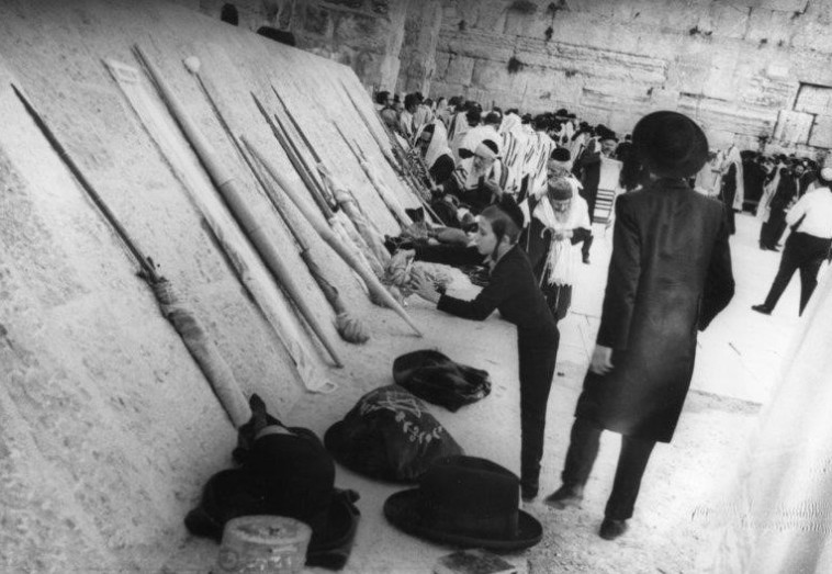 סוכות ליד הכותל בירושלים, 1970