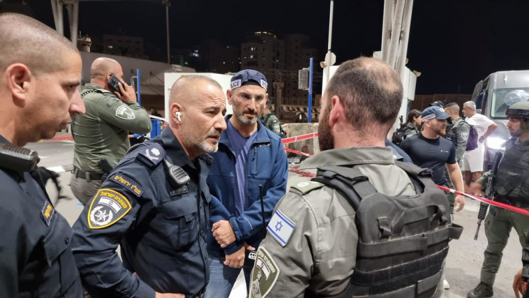 כוחות משטרה בזירת הפיגוע במחסום שועפט בירושלים (צילום: דוברות המשטרה)