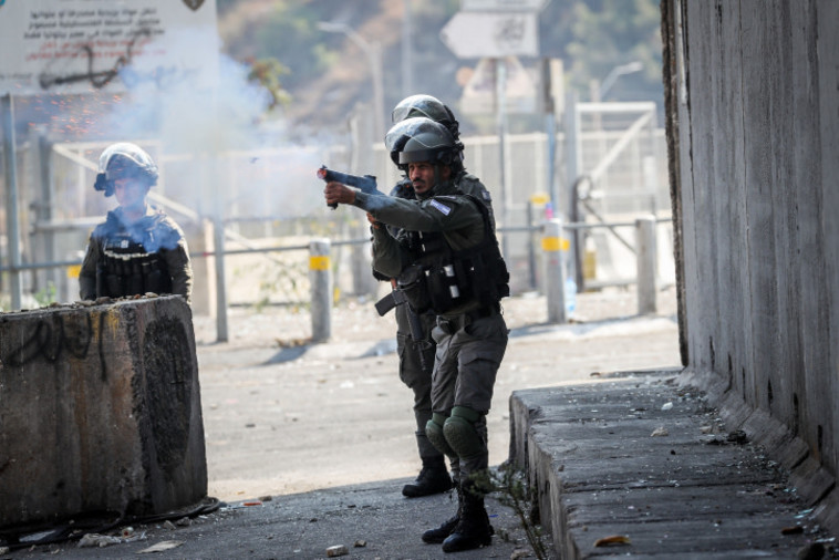 Majev force in operational activity in Shuafat (photo: Jamal Awad, Flash 90)