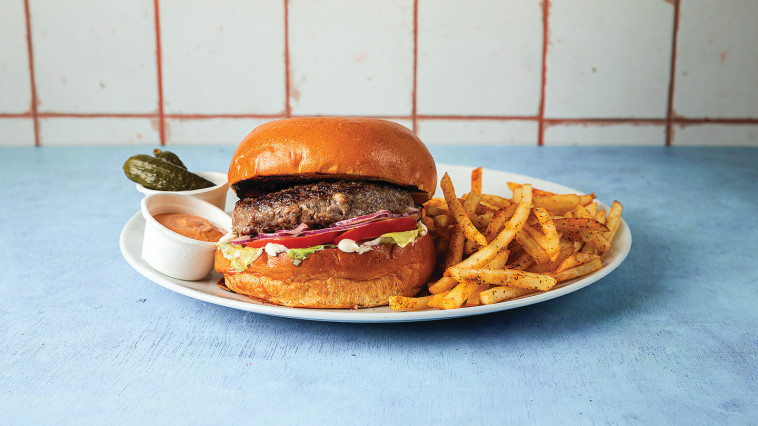 המבורגר בחצר 