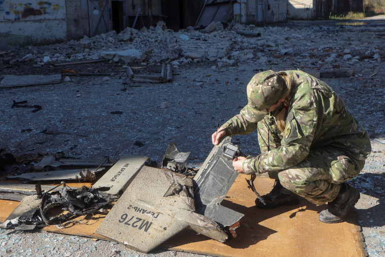 שרידי רחפן איראני שהושמד על ידי הצבא האוקראיני (צילום: REUTERS/Vyacheslav Madiyevskyy)