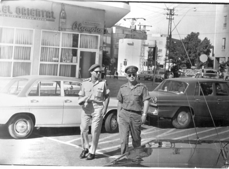 רבין יוצא ממסכדת אולימפיה 