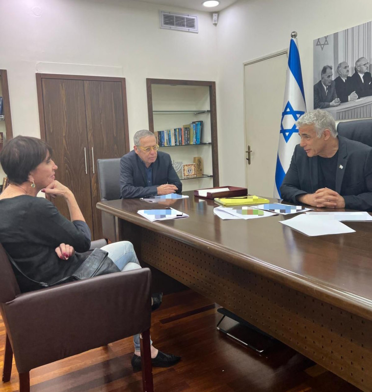 יאיר לפיד וזהבה גלאון בתדרוך ביטחוני על ההסכם הימי עם לבנון