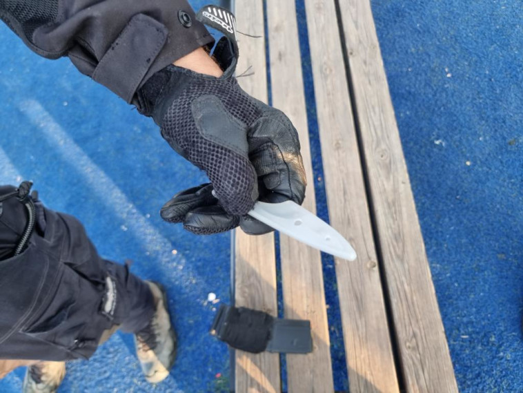 הסכין ששימשה את המחבל בירושלים (צילום: דוברות המשטרה)