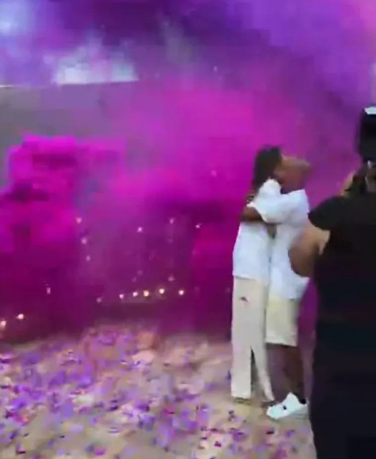 שנייה לפני שהבינו שפרצה שריפה ממש מאחוריהם