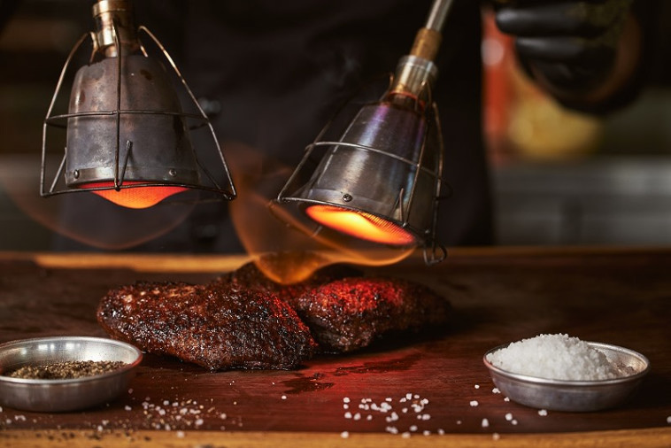 חזה אווז מעושן משוח ברוטב מייפל קנדי 