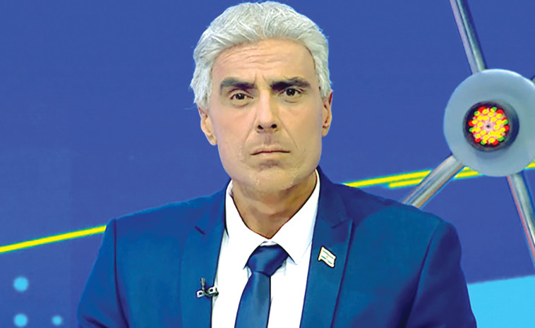 דמותו של יאיר לפיד בגילומו של אלי פיניש, ארץ נהדרת