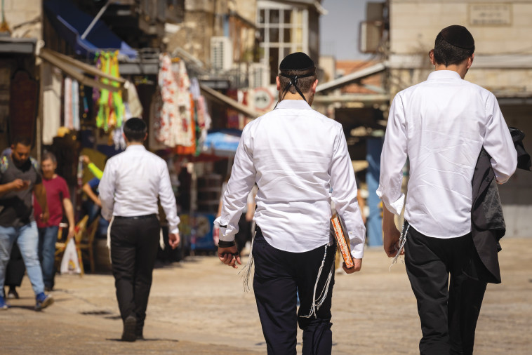 גברים חרדים (למצולמים אין קשר לכתבה)