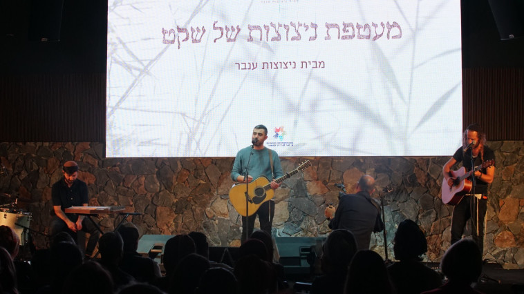 ישי ריבו בכנס השנתי של עמותת ״ניצוצות ענבר״