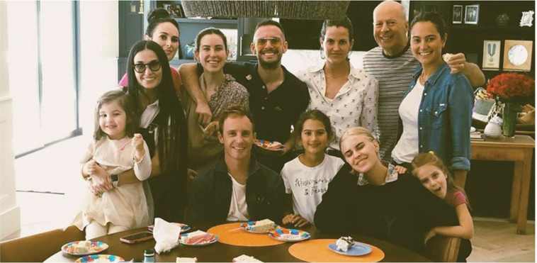 ברוס וויליס ודמי מור ובנותיהם