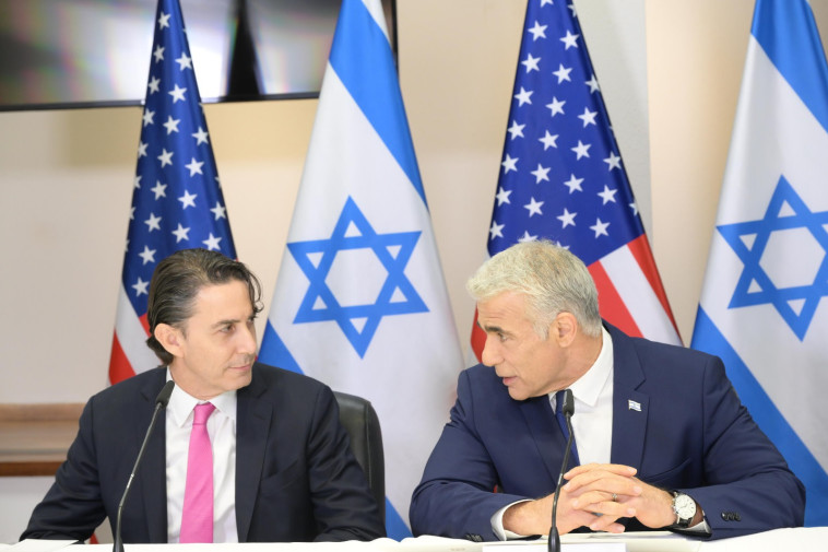 לפיד והמתווך הוכשטיין