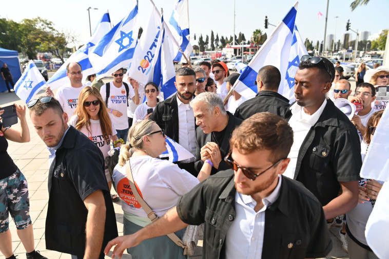 יאיר לפיד בהרצליה