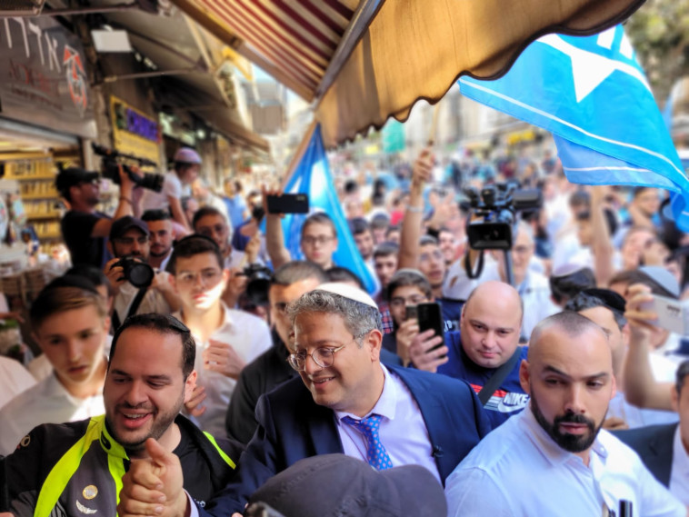 איתמר בן גביר בסיור בחירות בשוק מחנה יהודה