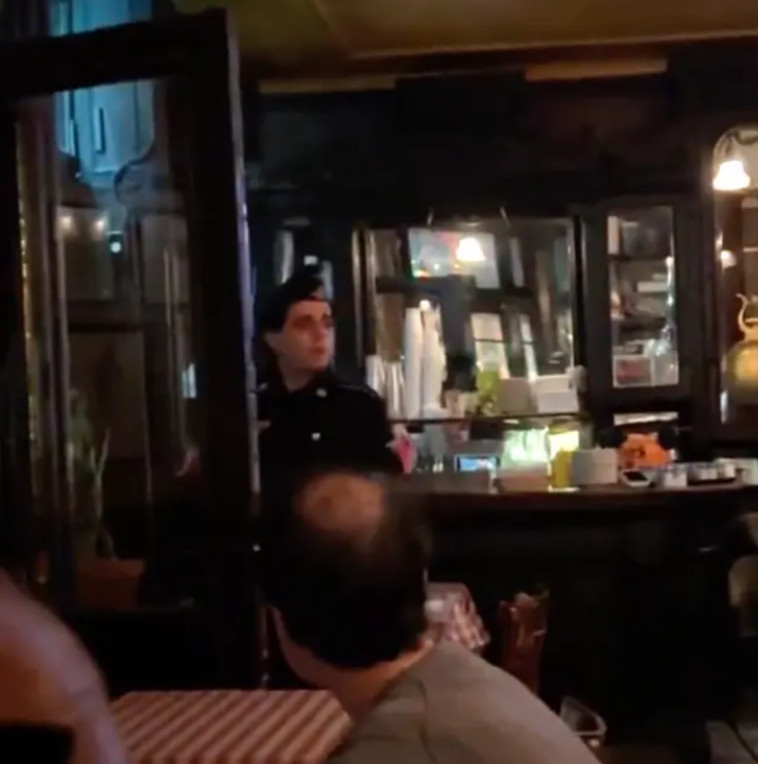 גורש מהמקום בצעקות