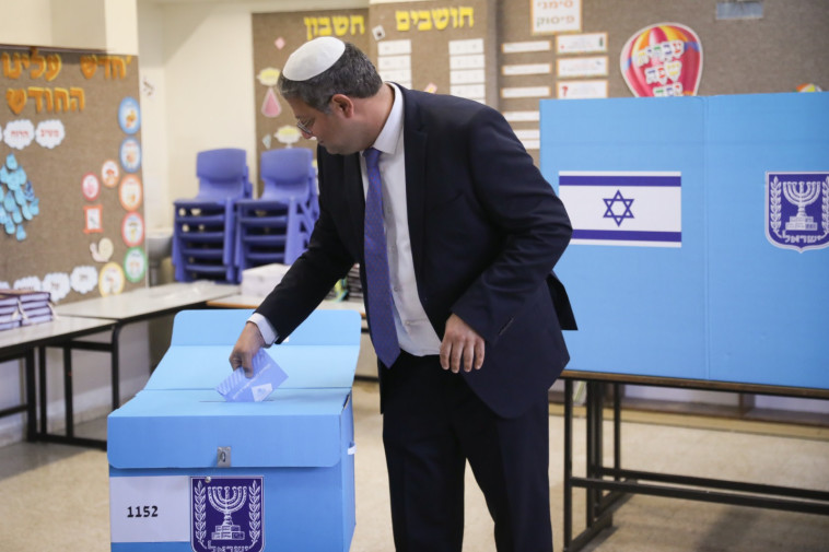 יו''ר עוצמה יהודית איתמר בן גביר מצביע בבחירות 2022