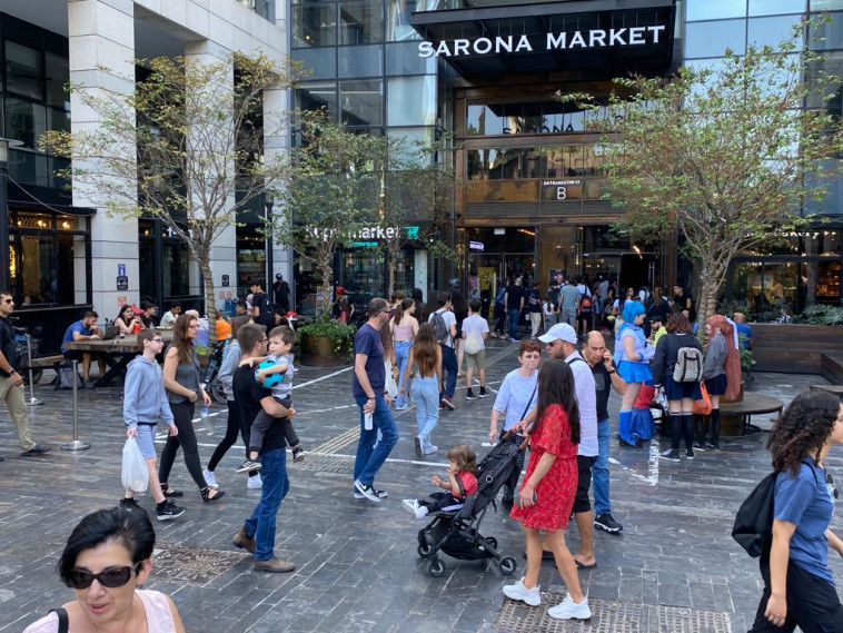 ישראלים בקניות ביום הבחירות